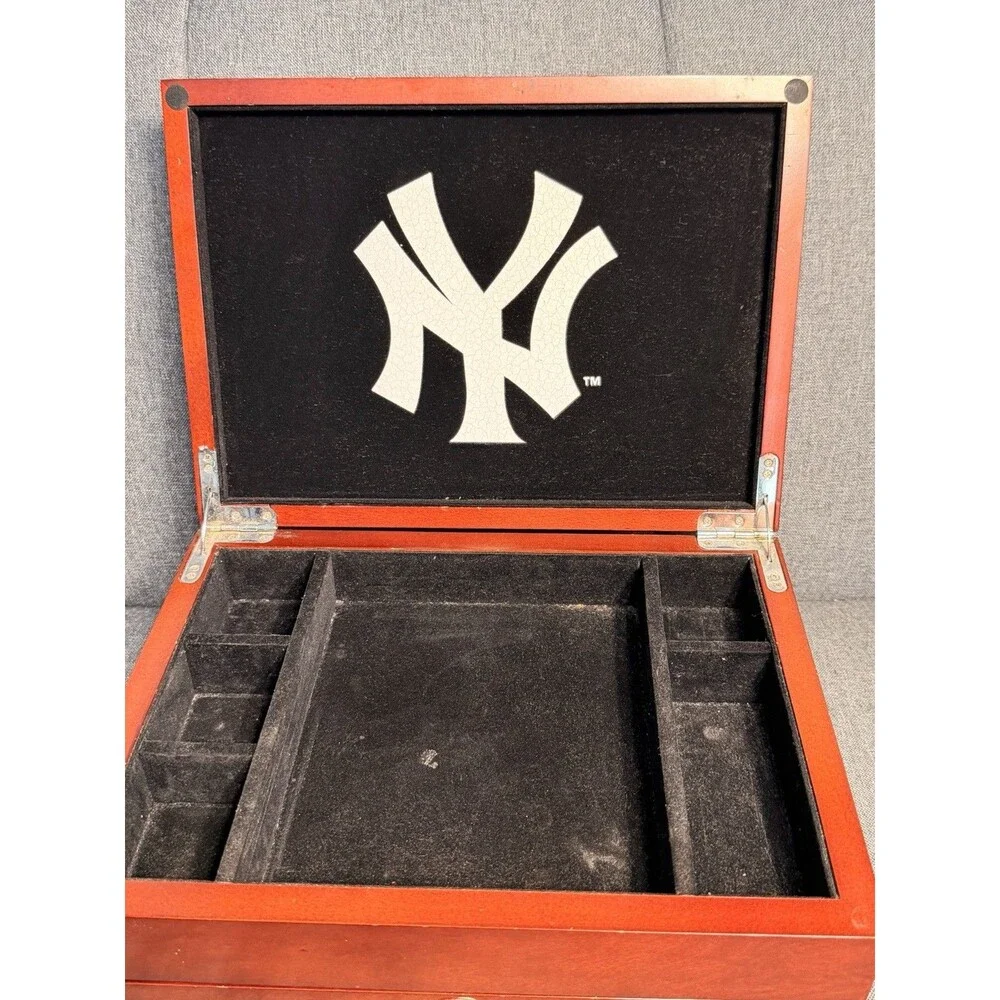 Danbury Mint NY Yankees 2004 Wood Valet Box with Lined Drawer MLB Collectible
